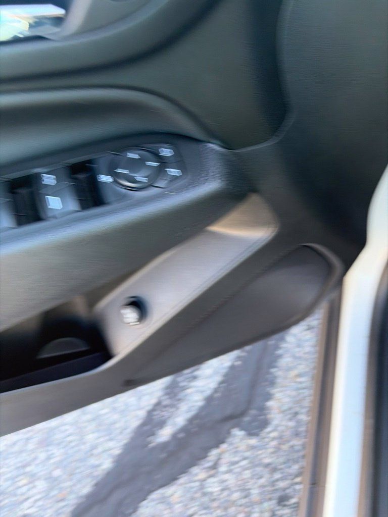 Used 2020 Chevrolet Equinox LT AWD/4WD image 13