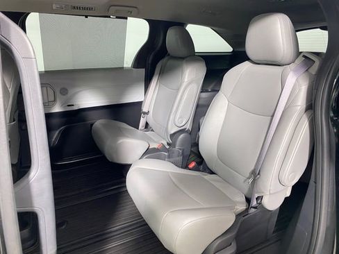 Used 2025 Toyota Sienna XLE w/ XLE Plus Package image 13