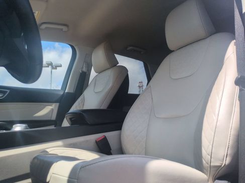Used 2024 Ford Edge Titanium AWD/4WD image 13