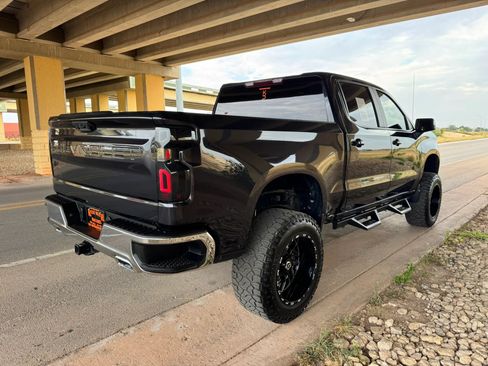 Used 2022 Chevrolet Silverado 1500 LT w/ Z71 Off-Road Package AWD/4WD image 3