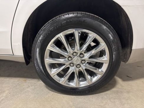 Used 2020 Buick Enclave Premium w/ Sun and Sites Package image 27