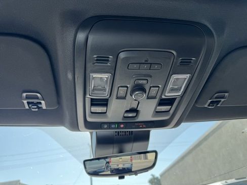 Used 2024 Chevrolet Suburban High Country w/ Advanced Technology Package image 31