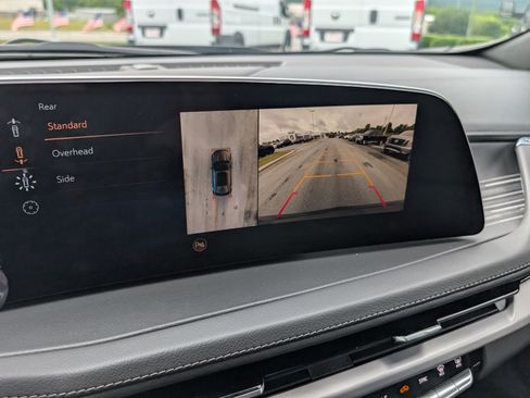 Used 2025 Cadillac XT4 Premium Luxury FWD image 15