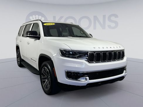 Used 2025 Jeep Wagoneer 4WD image 10