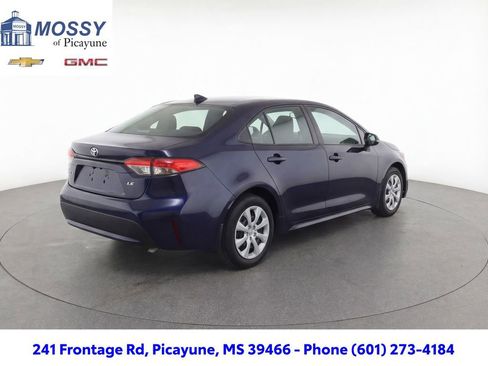 Used 2025 Toyota Corolla LE image 6