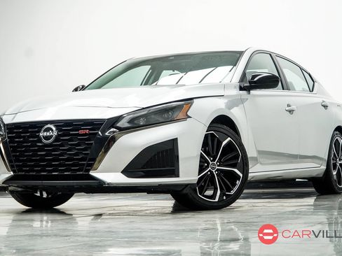 Used 2024 Nissan Altima 2.5 SR FWD image 1