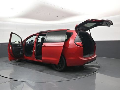Used 2025 Chrysler Pacifica Limited FWD image 49