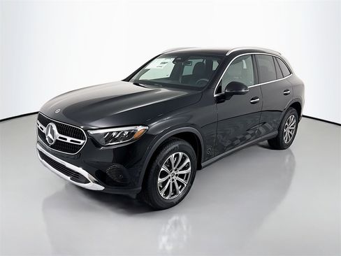 Used 2026 Mercedes-Benz GLC 300 4MATIC image 1