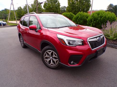 Used 2021 Subaru Forester Premium AWD/4WD image 5