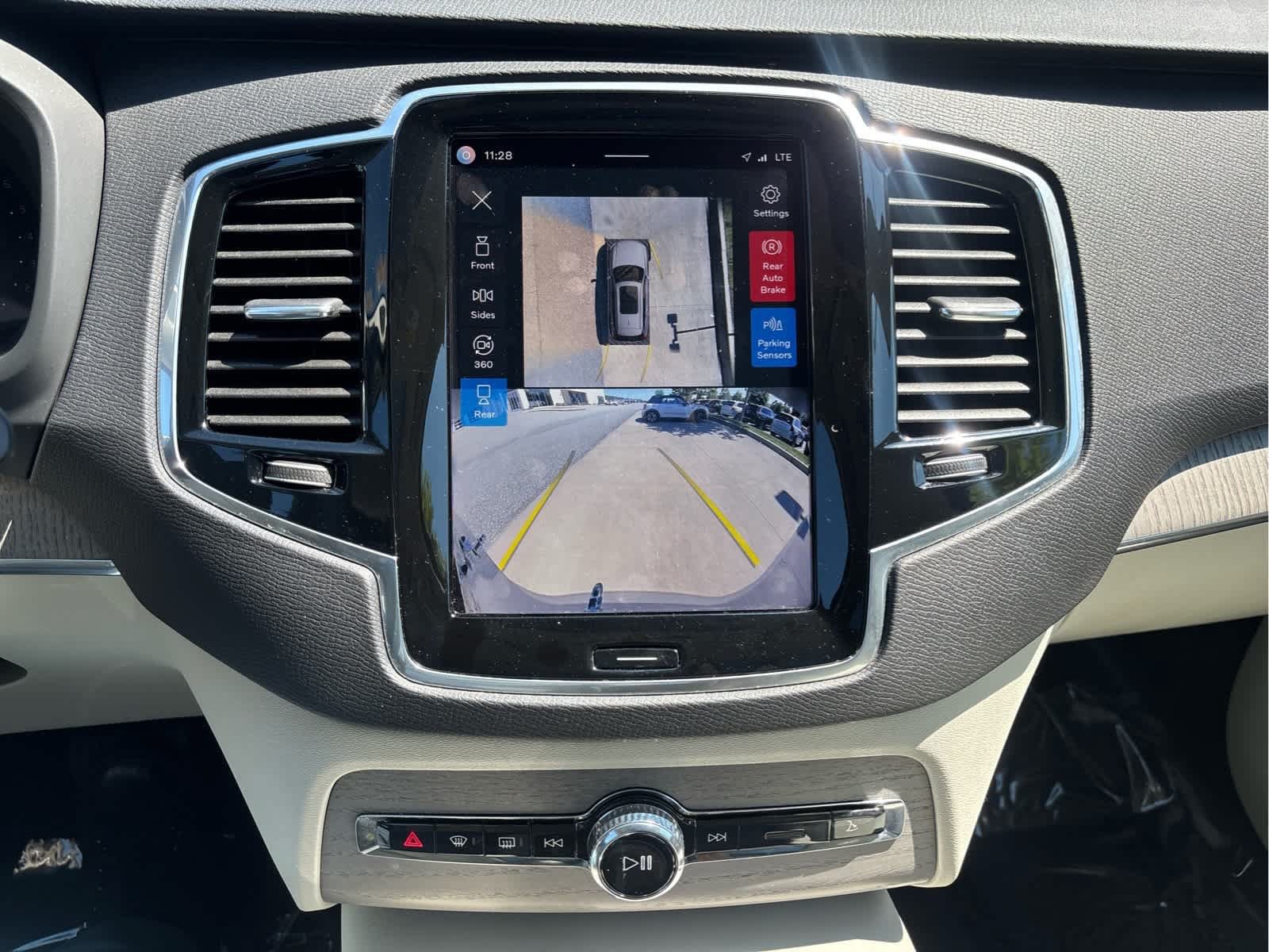 Used 2025 Volvo XC90 B6 Plus w/ Protection Package Premier AWD/4WD image 25