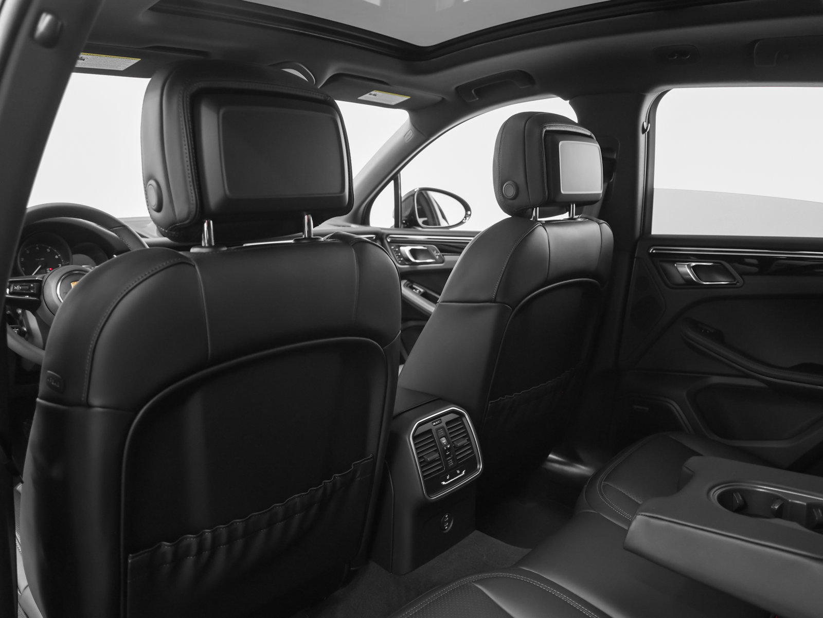 Certified 2026 Porsche Macan AWD/4WD image 37