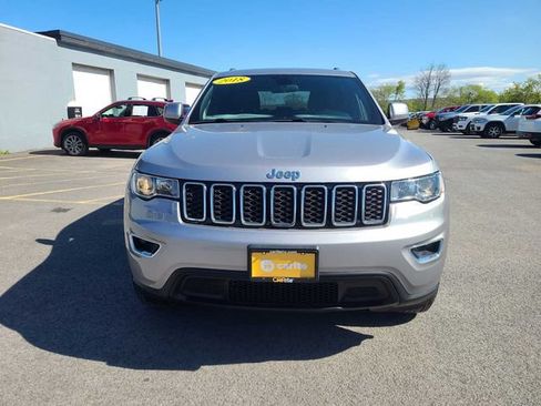 Used 2018 Jeep Grand Cherokee Laredo AWD/4WD image 3