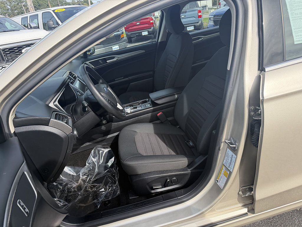Used 2019 Ford Fusion SE FWD image 13