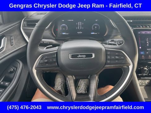 Used 2023 Jeep Grand Cherokee Limited w/ Luxury Tech Group II AWD/4WD image 57
