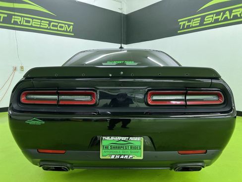 Used 2018 Dodge Challenger R/T RWD image 8