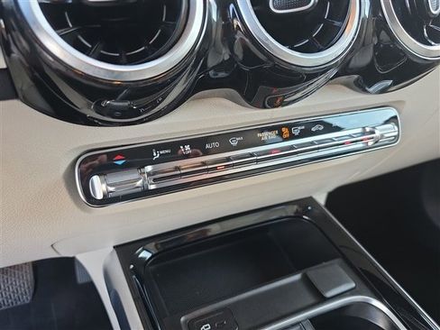 Used 2020 Mercedes-Benz GLB 250 4MATIC image 15