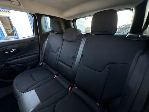 Used 2018 Jeep Renegade Altitude AWD/4WD image 31