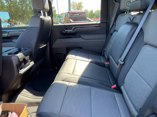 Used 2024 Chevrolet Silverado 2500 ZR2 w/ Technology Package AWD/4WD image 17