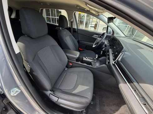 Used 2025 Kia Sportage LX FWD image 35