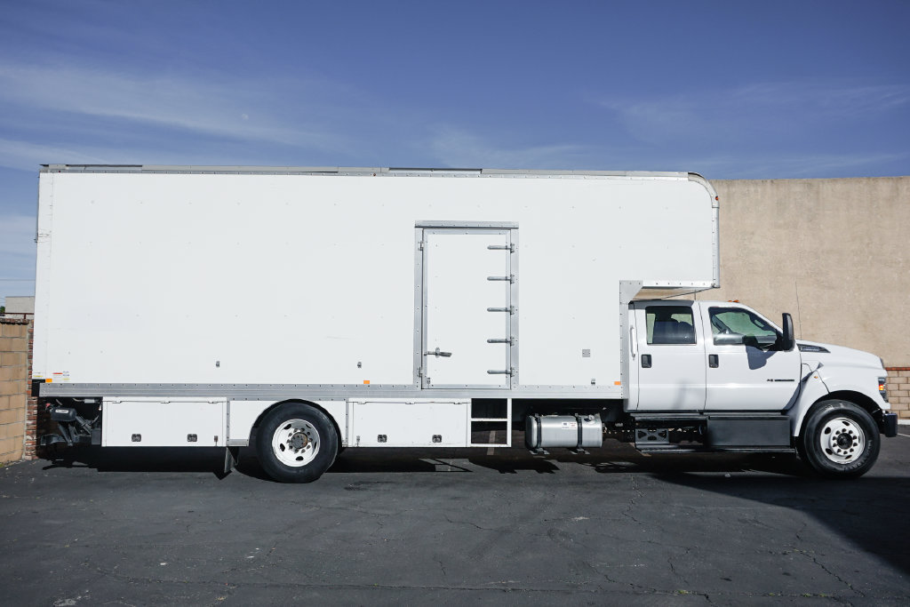 Used 2016 Ford F650 2WD Crew Cab Super Duty image 14