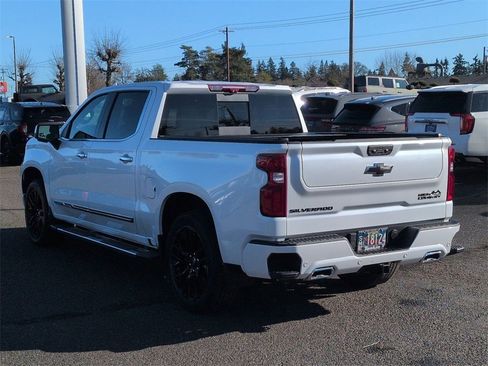 Used 2024 Chevrolet Silverado 1500 High Country w/ High Country Premium Package image 3