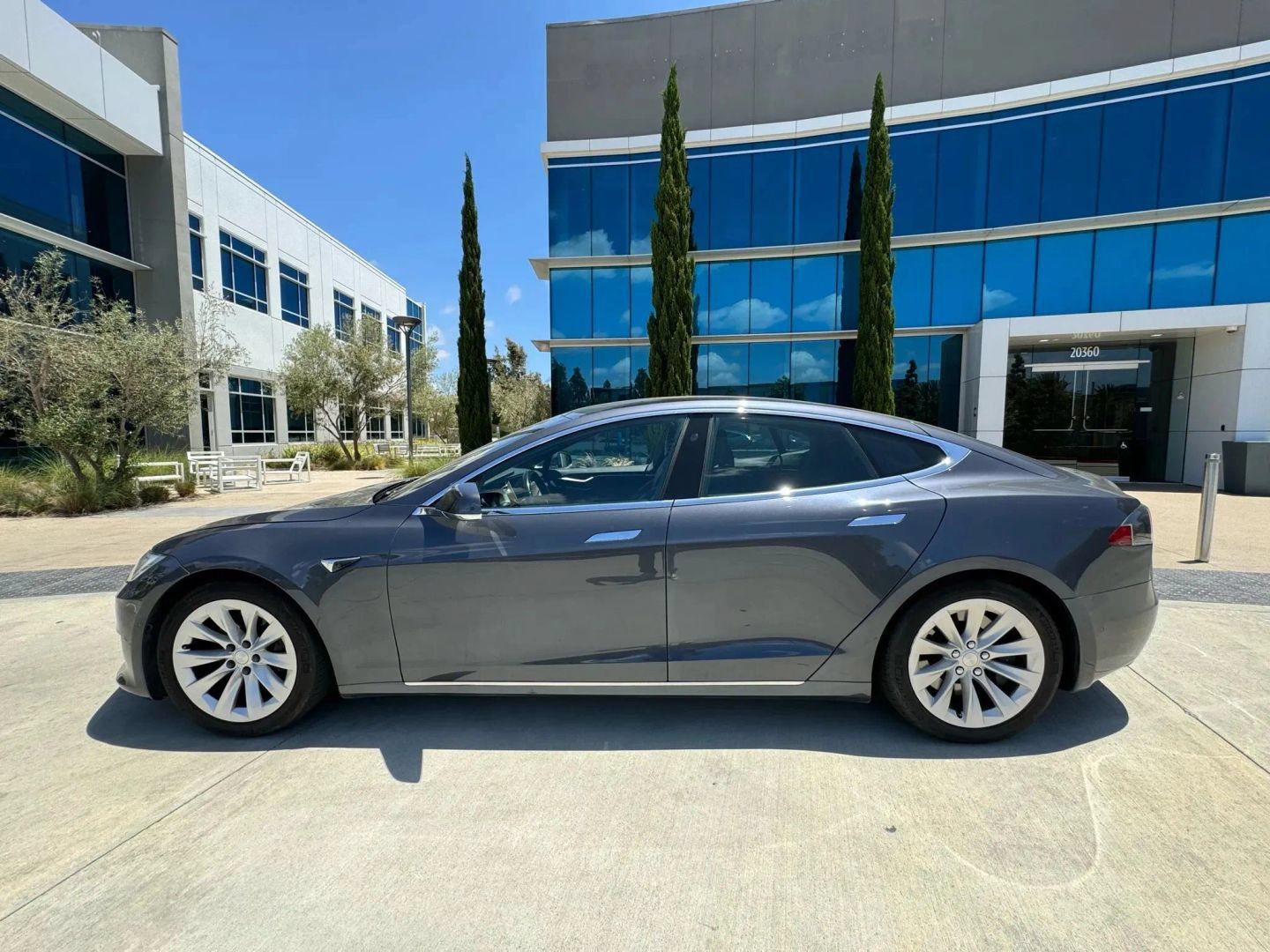 Used 2017 Tesla Model S 75 RWD image 5