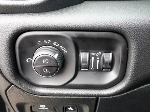 New 2026 RAM 1500 4x4 Crew Cab image 27