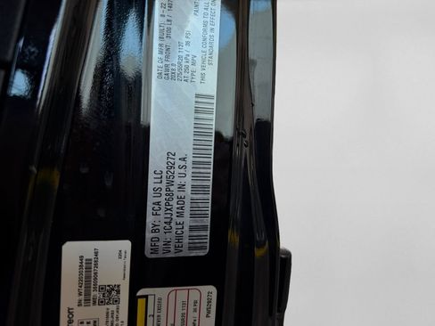 Used 2023 Jeep Wrangler Unlimited Sahara AWD/4WD image 34