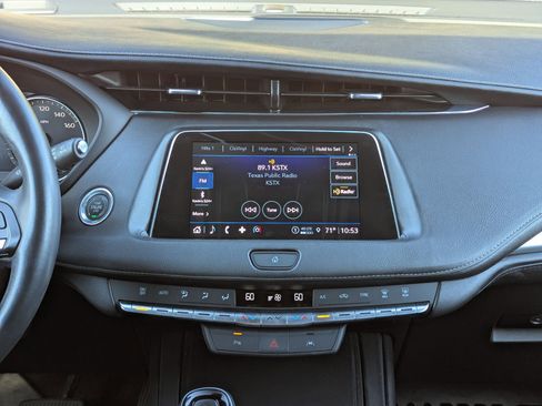 Used 2023 Cadillac XT4 Premium Luxury image 18