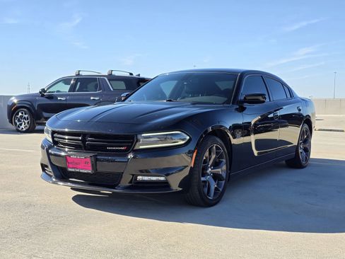 Used 2018 Dodge Charger R/T w/ Plus Group image 2