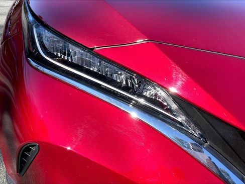 Used 2022 Toyota Venza LE image 27