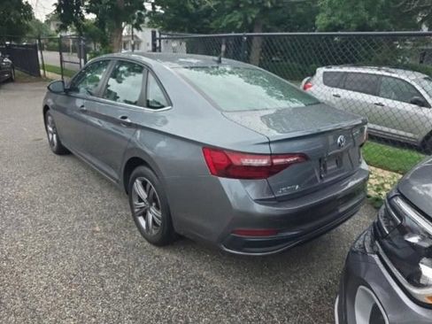 Used 2022 Volkswagen Jetta SE FWD image 9