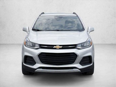 Used 2017 Chevrolet Trax LT w/ LT Convenience Package FWD image 2