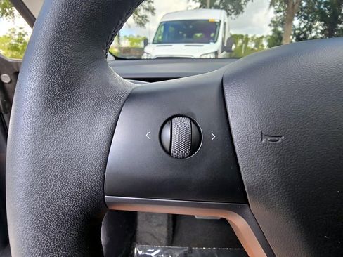 Used 2022 Tesla Model 3 Standard Range RWD image 30