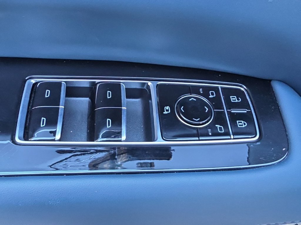 Used 2025 Cadillac Escalade IQ Luxury 2 AWD/4WD image 16