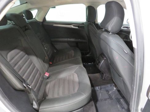 Used 2018 Ford Fusion SE image 10