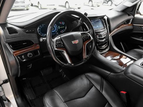 Used 2019 Cadillac Escalade ESV Premium Luxury RWD image 2