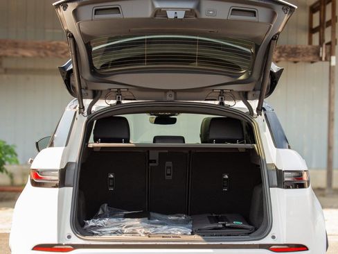 New 2024 Land Rover Range Rover Evoque Dynamic SE image 24