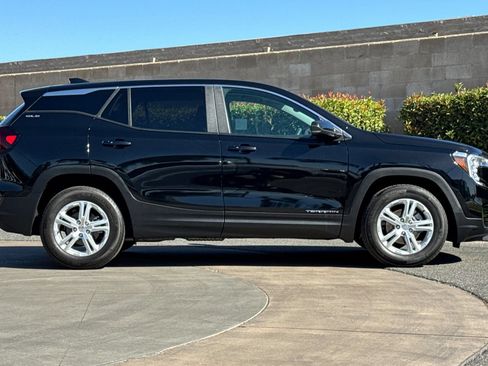 Certified 2024 GMC Terrain SLE FWD image 3