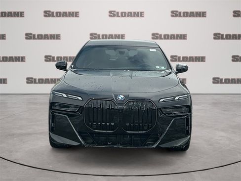 New 2026 BMW 750e xDrive image 8