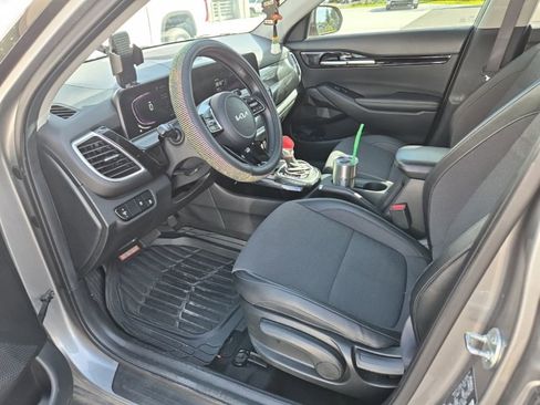 Used 2025 Kia Seltos S image 8