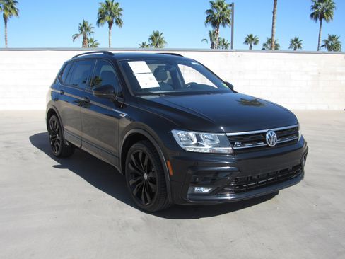 Used 2021 Volkswagen Tiguan S image 2