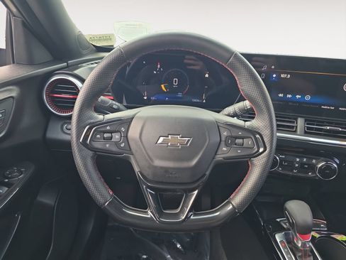 Used 2024 Chevrolet Trax RS w/ Sunroof Package FWD image 12