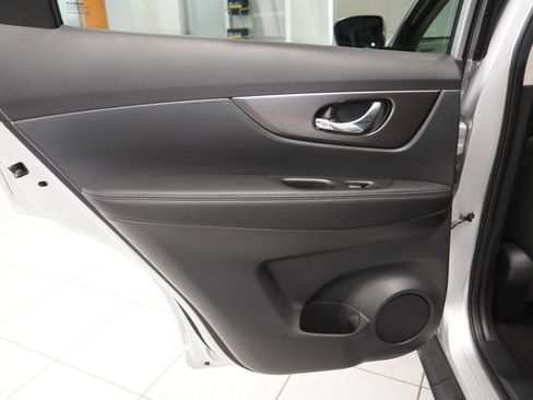 Used 2015 Nissan Rogue SV AWD/4WD image 26