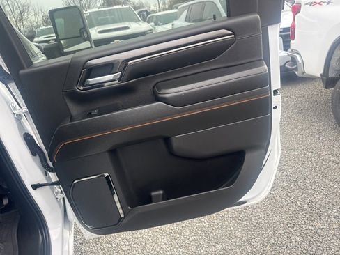 Used 2024 GMC Sierra 2500 AT4 w/ AT4 Preferred Package image 8