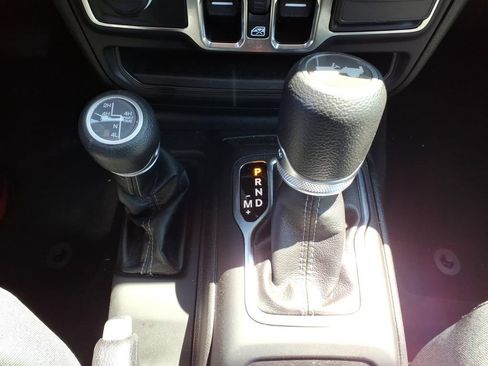 Used 2025 Jeep Wrangler Unlimited Sahara AWD/4WD image 27