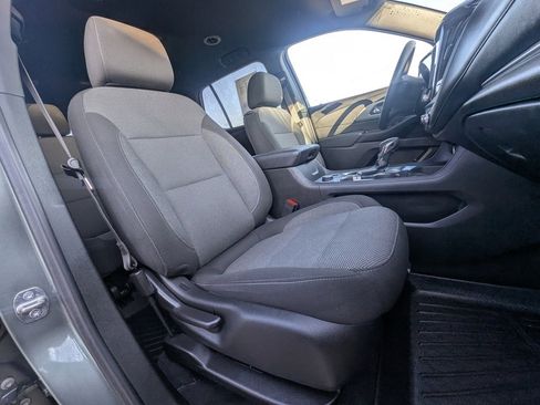 Used 2023 Chevrolet Traverse LT image 19