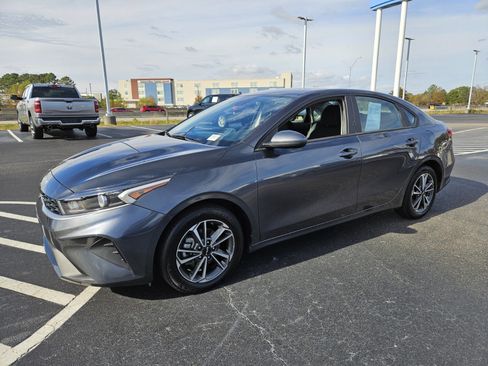 Used 2023 Kia Forte LXS image 3