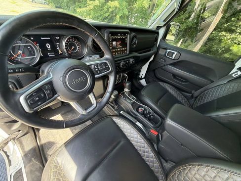 Used 2021 Jeep Wrangler Unlimited Sahara AWD/4WD image 21