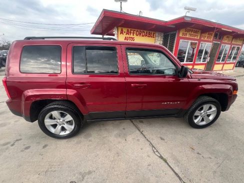 Used 2013 Jeep Patriot Latitude w/ Sun/Sound Group image 4